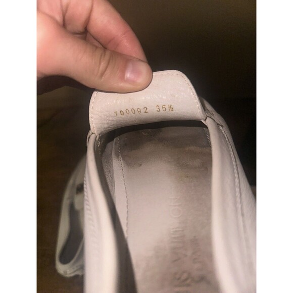 Women’s Louis Vuitton Leather Driving Flats Size 35.5 Size 5 Gold Loafer White - Picture 8 of 8